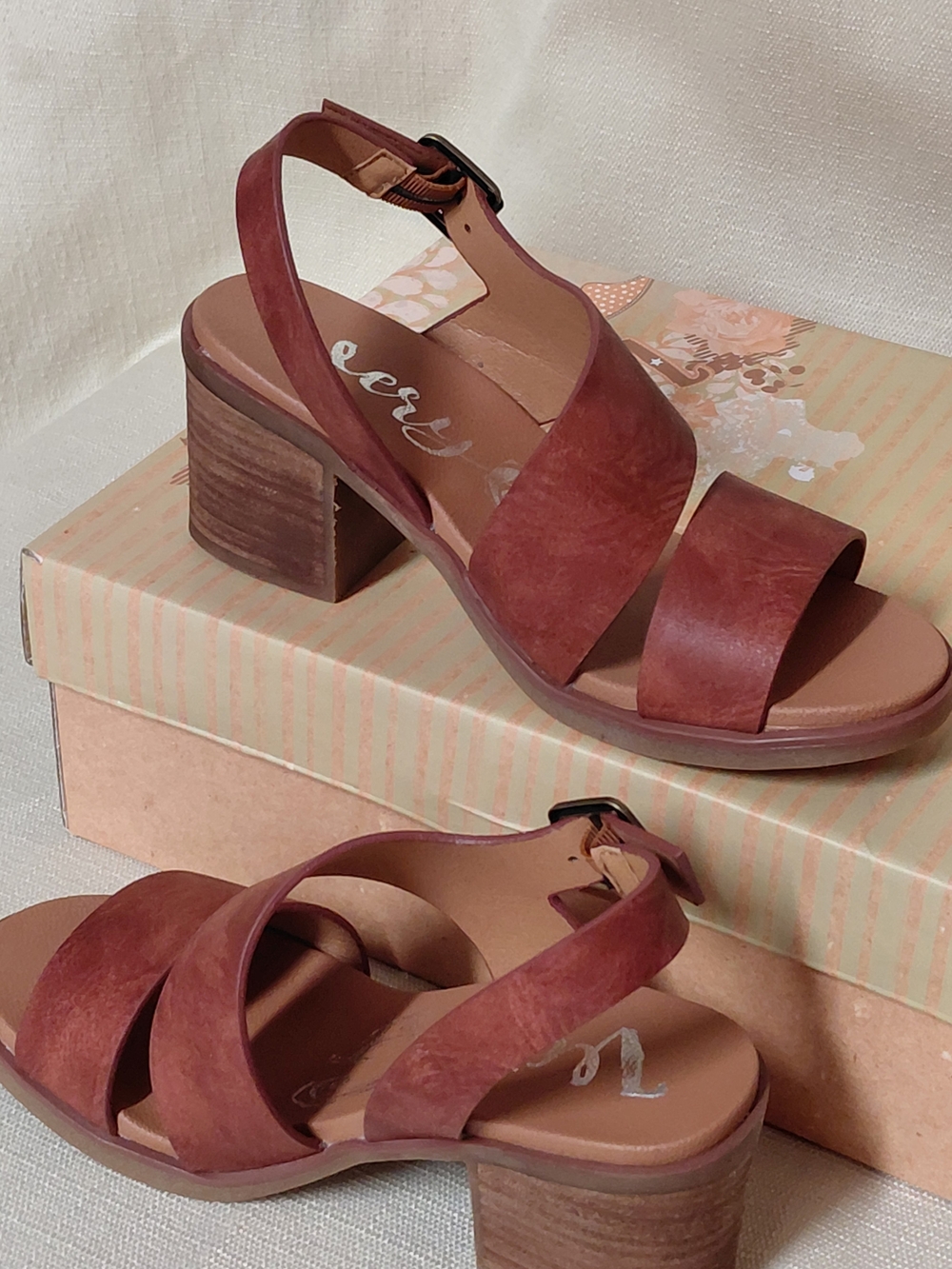 Very G *Fiona Rustic Chestnut Block Heel Sandals Womens Sz (7) NIB